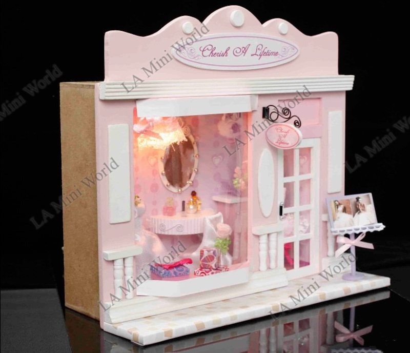 50 OFF DOLLHOUSE MINIATURE (C001) EUROPEAN MALL OF WEDDING DRESS
