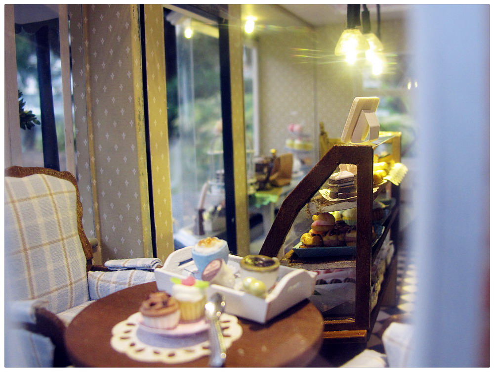 DOLLHOUSE MINIATURE EUROPEAN TRAVEL (PT05), HALLSTATT COFFEE SHOP