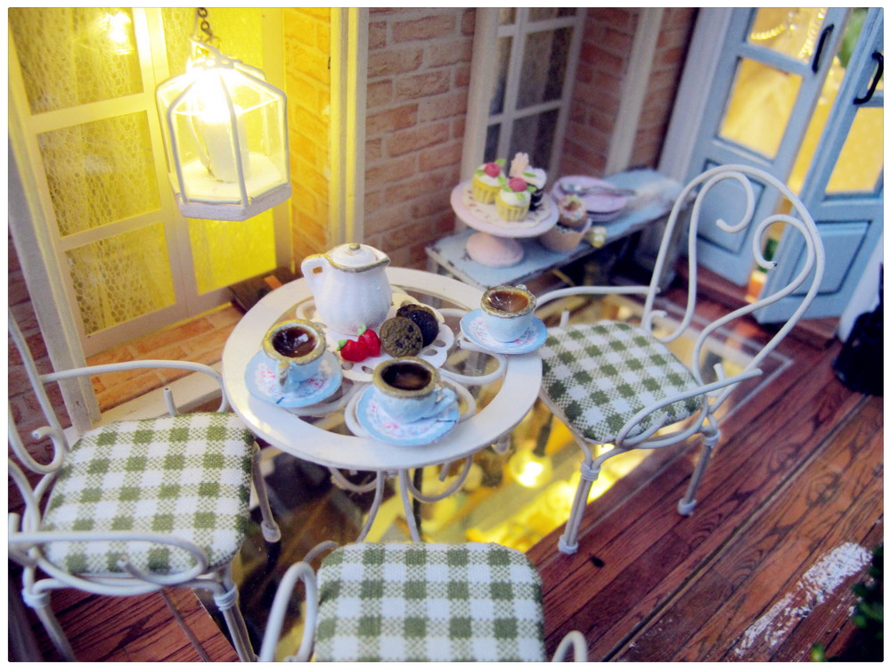 DOLLHOUSE MINIATURE EUROPEAN TRAVEL (PT05), HALLSTATT COFFEE SHOP